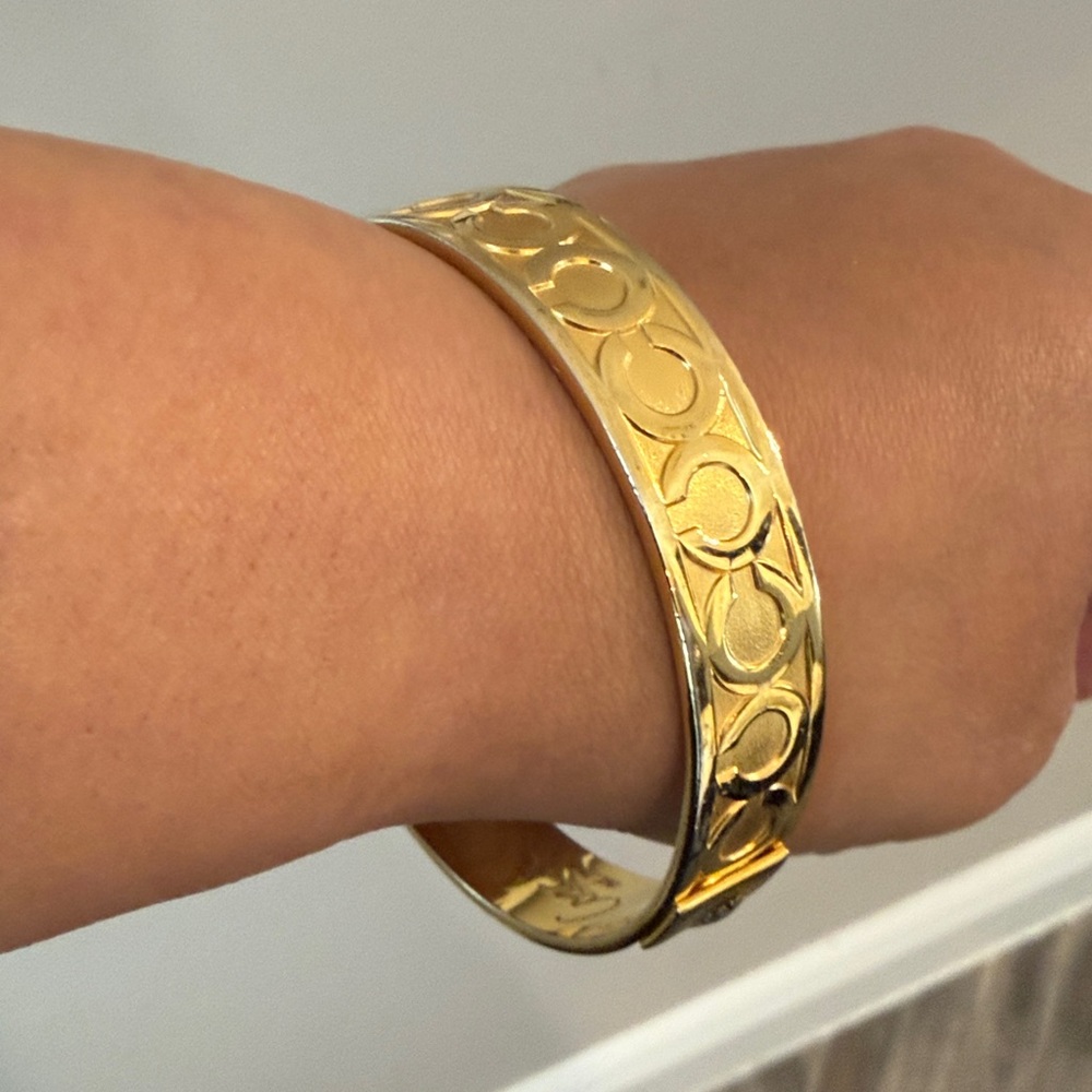 Two Coach gold tone bangles - Picture 4 of 14